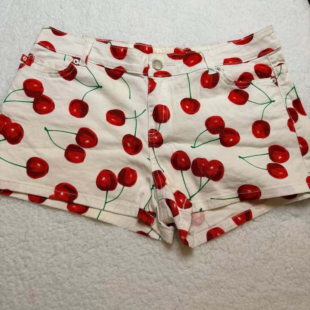 Marilyn Monroe Cherry Print Denim Shorts Size 29/M White